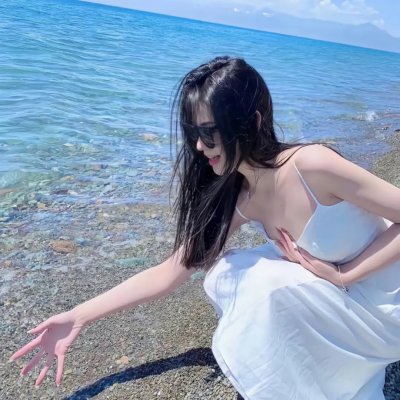 弱比少男闯女校